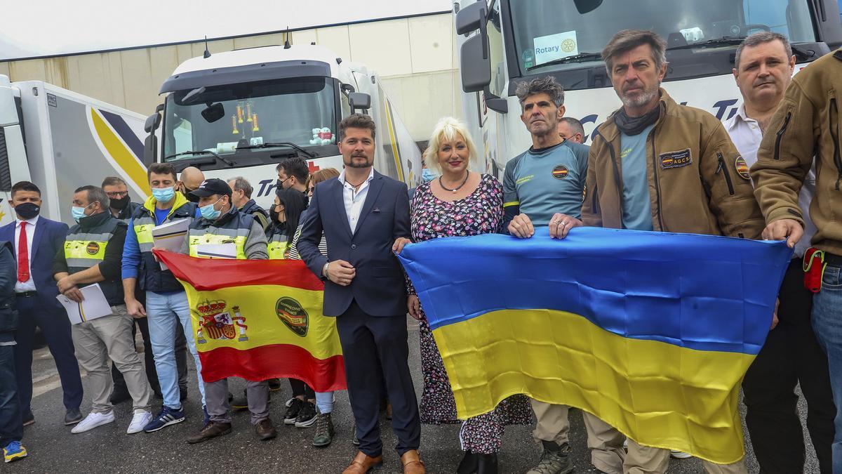 Un convoy de 1 kilómetro de largo sale de Benejúzar hacia Ucrania con 300 toneladas de ayuda