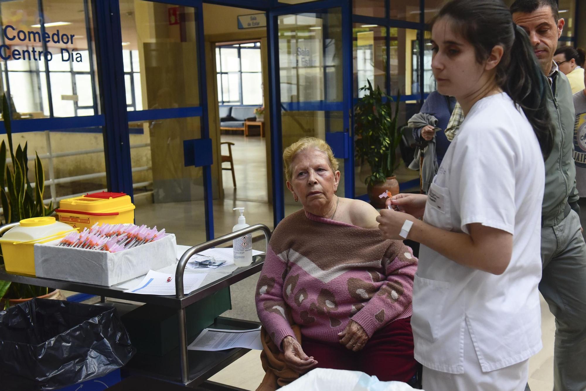 Vacunación en la residencia Torrente Ballester