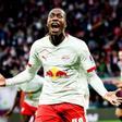 Yan Diomande, futbolista del RB Leipzig, celebrando un gol