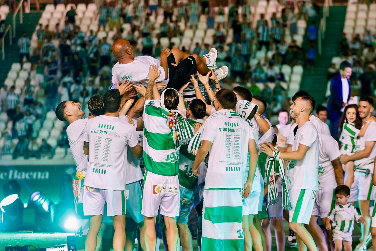 El Córdoba CF vuelve a Segunda / Las mejores imágenes de una noche para la historia