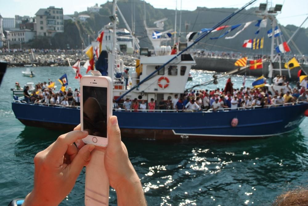 Procesión de la Virgen del Rosario en Luarca