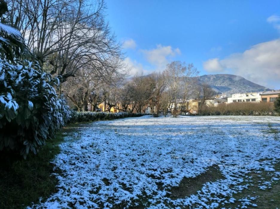 Imatges de la nevada a Anglès, el dimarts 27 de febrer