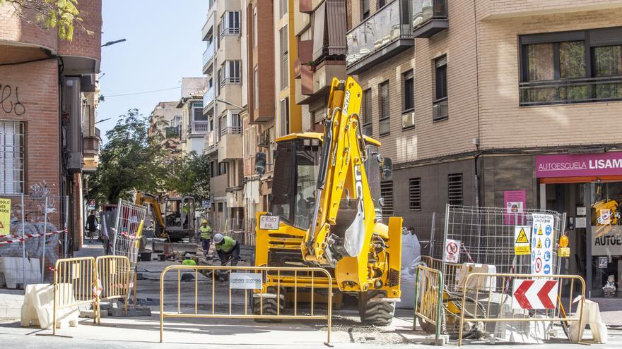 Las obras en seis calles del centro de Alicante eliminan más de 200 plazas de aparcamiento