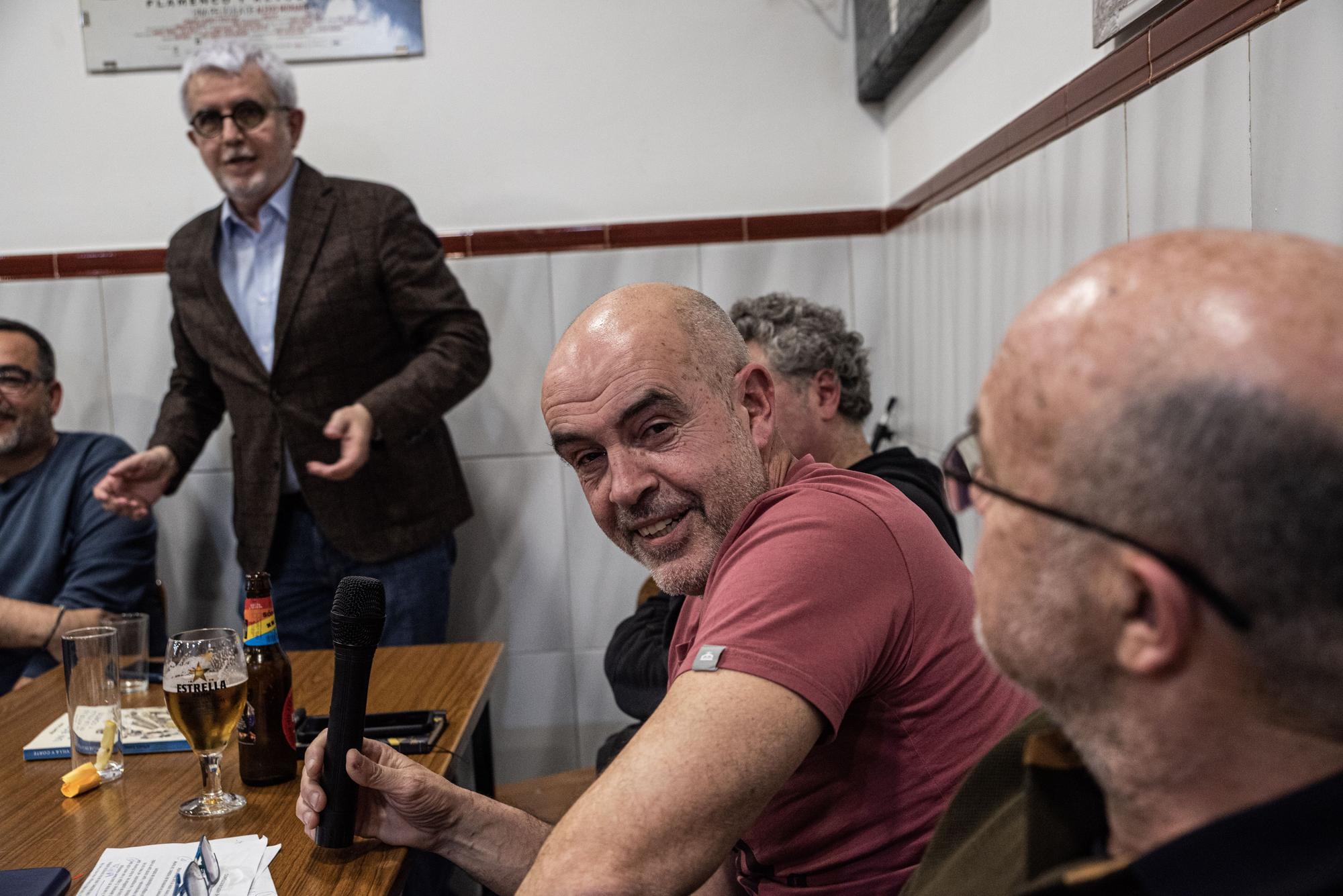 GALERIA | Albert Soler presenta llibre a Sant Joan entre somriures