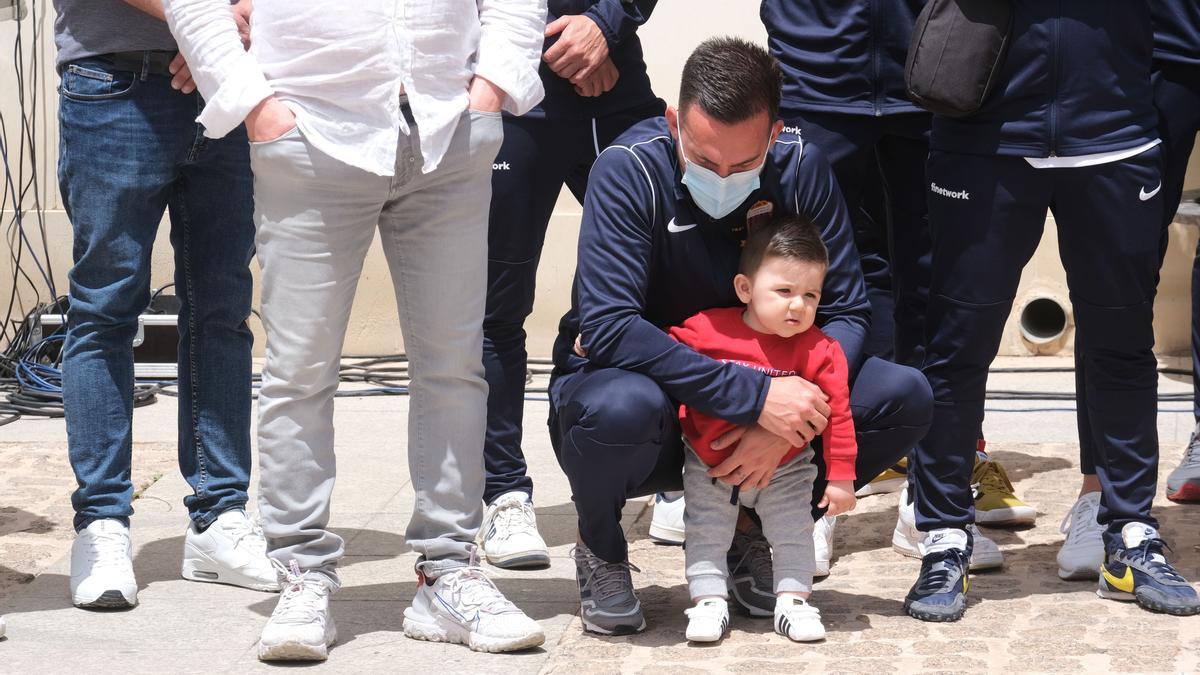 Los pequeños canteranos del Eldense también se han sumado a la celebración.