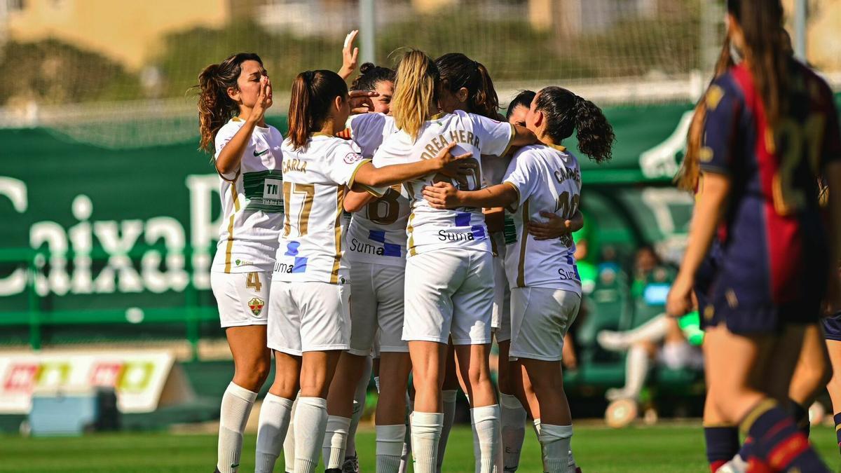 Todo preparado para la fiesta del ascenso del Elche Femenino