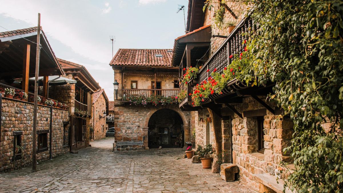 Seis pueblos con encanto para escaparte con tu pareja y disfrutar de la naturaleza