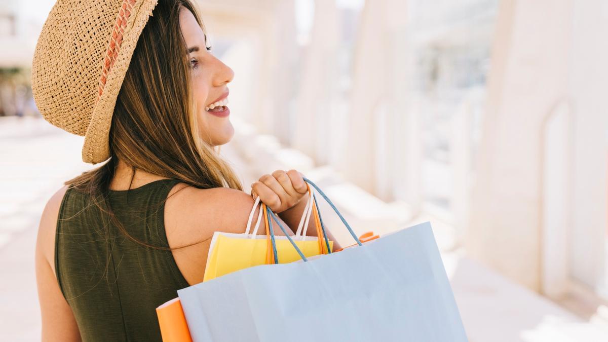 El vestido midi de El Corte Inglés que ahora cuesta menos de 25 euros