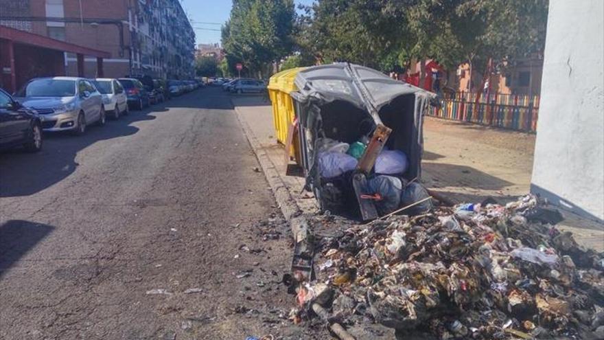 Arden en el Distrito Sur otros dos contenedores