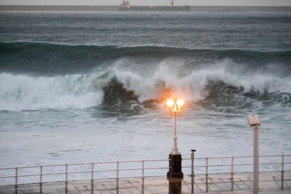 Oleaje en Gijón