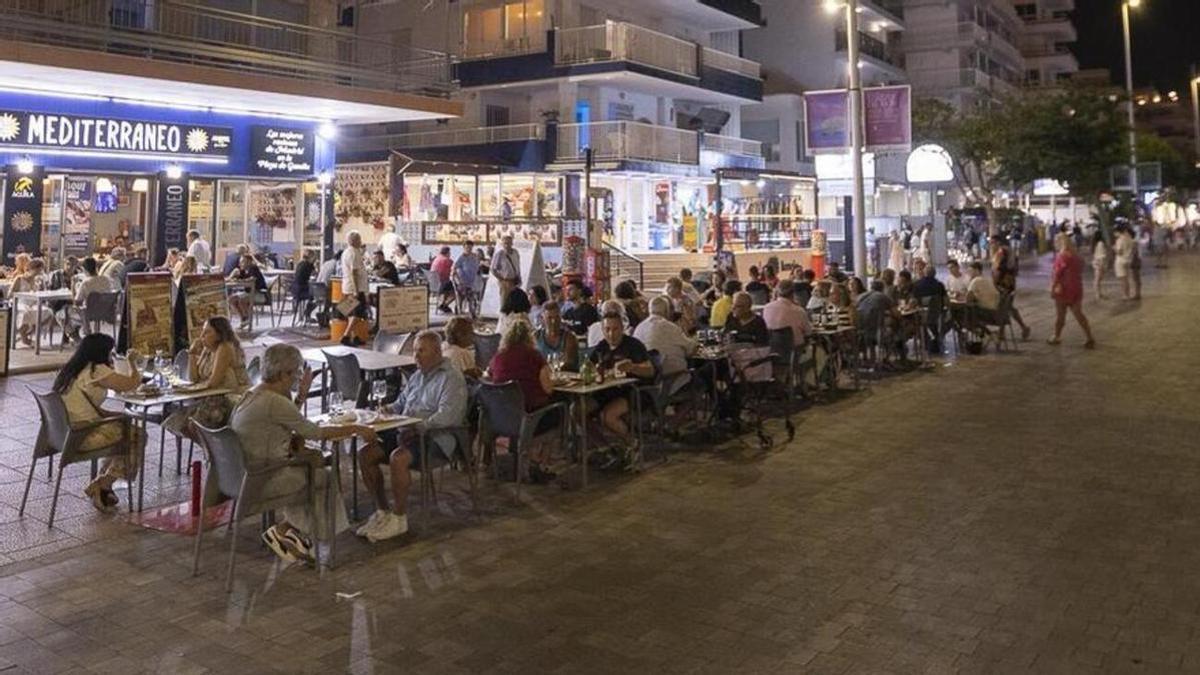 El turismo del mes de agosto no ha logrado frenar el incremento de desempleo en la comarca de la Safor