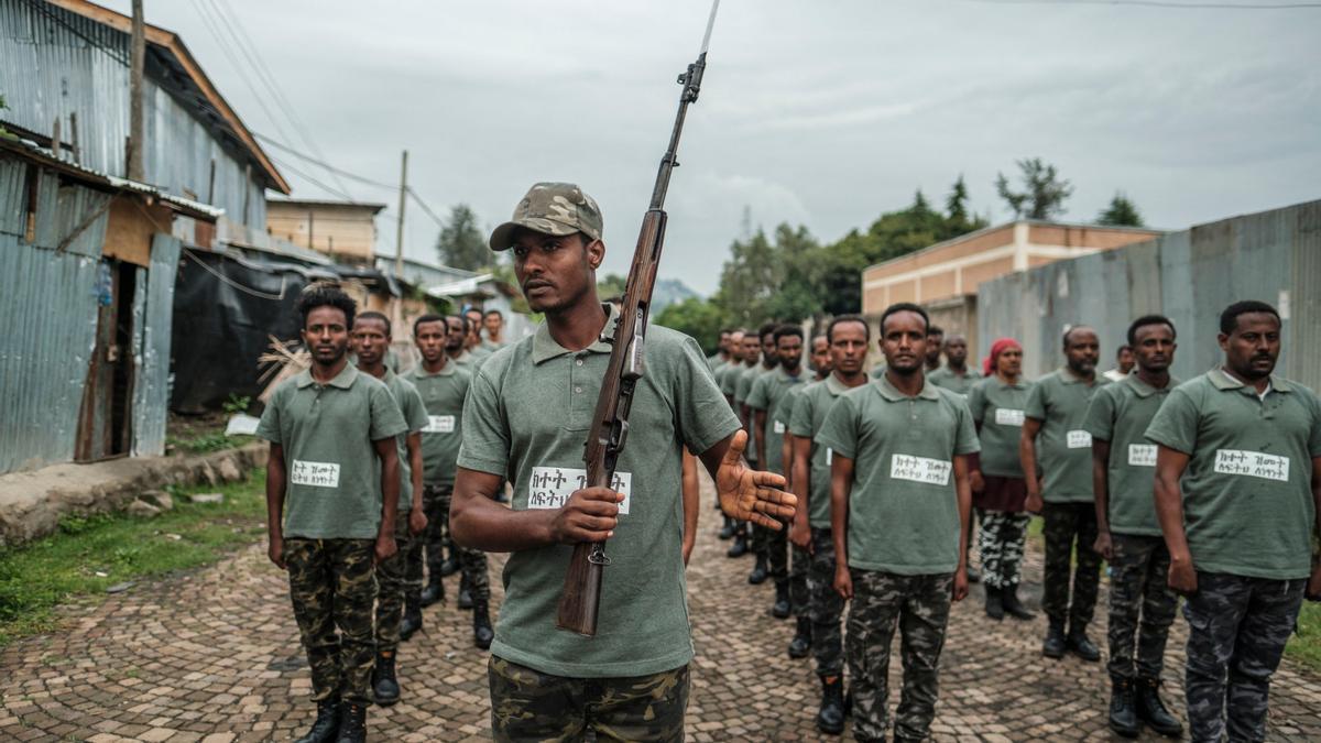 Reclutas de las fuerzas amhara durante una ceremonia de graduación, en la ciudad de Dessie, el pasado 24 de agosto.