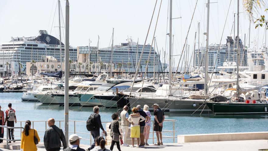 Alicante repleta de turistas con la llegada de dos cruceros