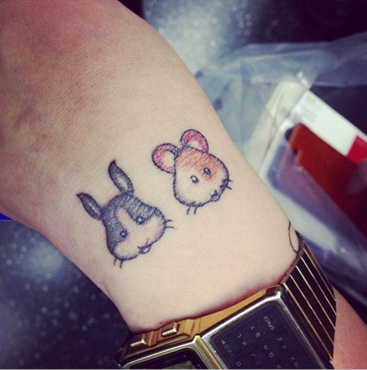 Tatuajes con emojis: ratoncito y conejo