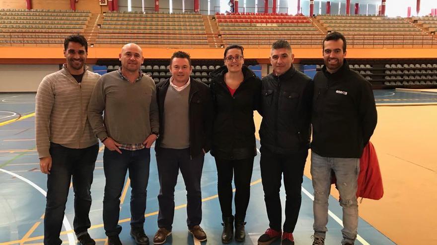 María José Moreno, en el centro de la imagen, con representantes municipales de Alhaurín.