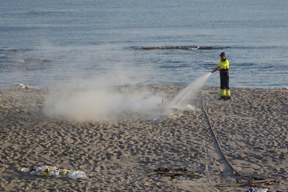 Así amanecieron las playas de ensenada del Orzán