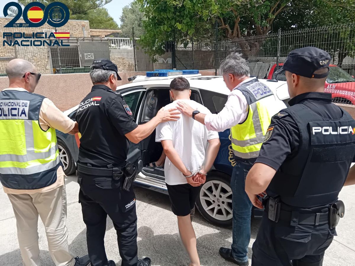 Festnahme rumänischer Taschendiebe durch Beamte der spanischen Nationalpolizei.