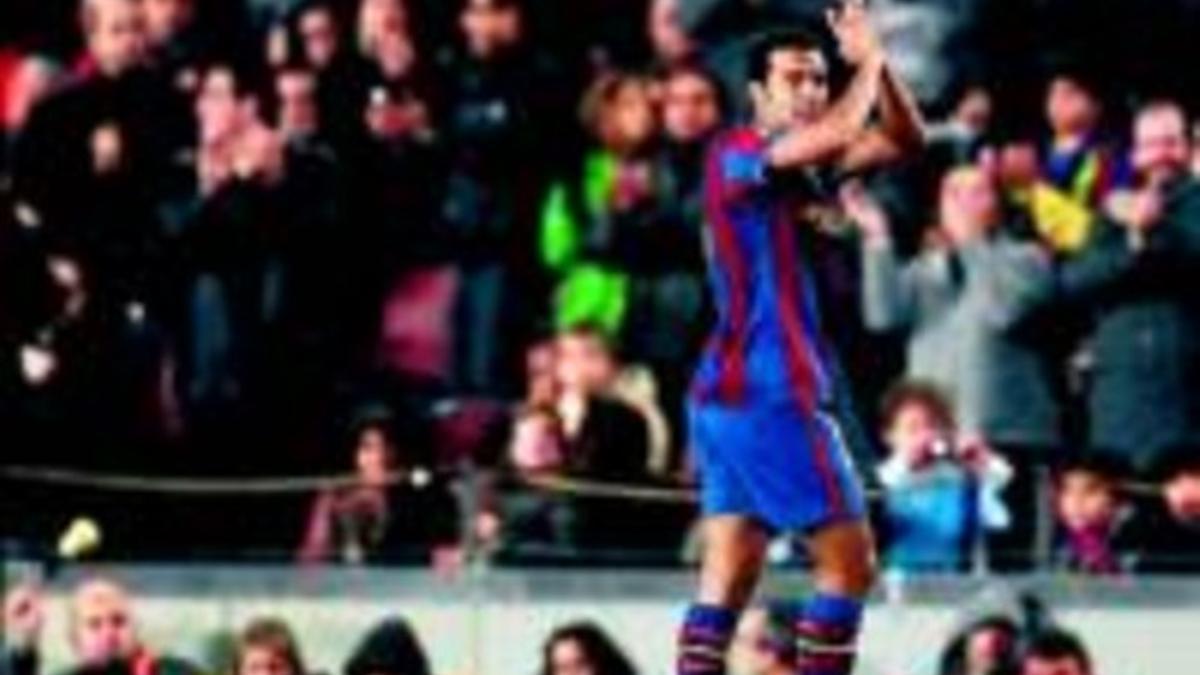 Pedro aplaude a la afición el sábado cuando Guardiola lo sustituyó.