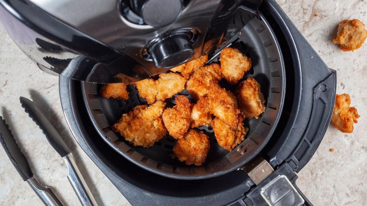 Air fryer con pollo