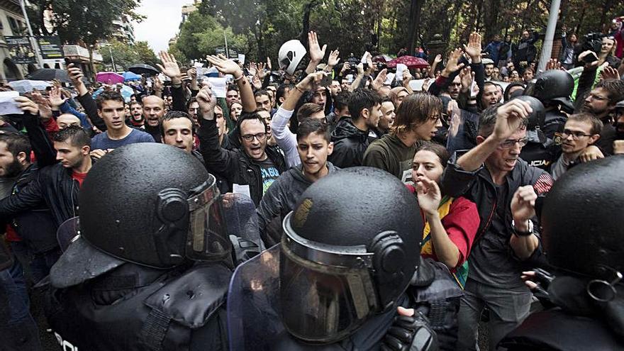 Actuació policial l’1-O a Barcelona.  | FERRAN NADEU