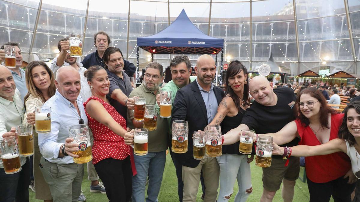 El Oktoberfest arranca entre jarras, música y ganas de fiesta: “Venir ya es una tradición”