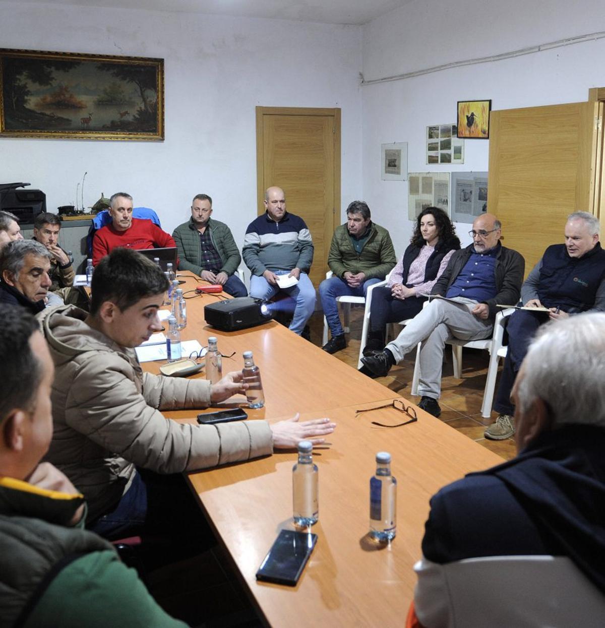 Reunión , en febrero, en la que se acordaron estas demandas.  | BERNABÉ/JAVIER LALÍN