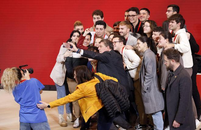 Calviño arropa a Besteiro en Santiago: la convención del PSdeG en imágenes