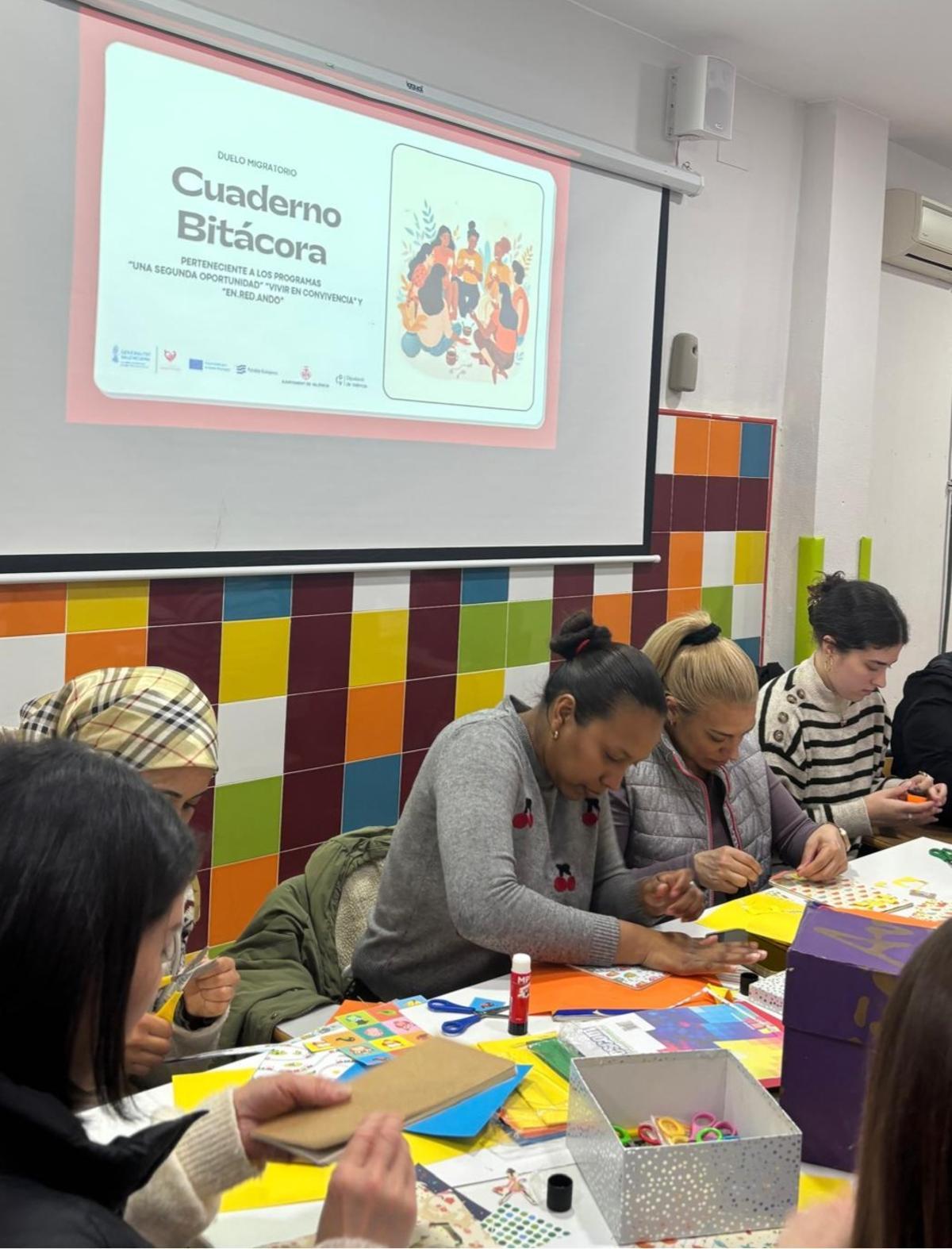 Las mujeres de la Fundación durante una de las numerosas actividades que realizan en Proyecto Vivir.
