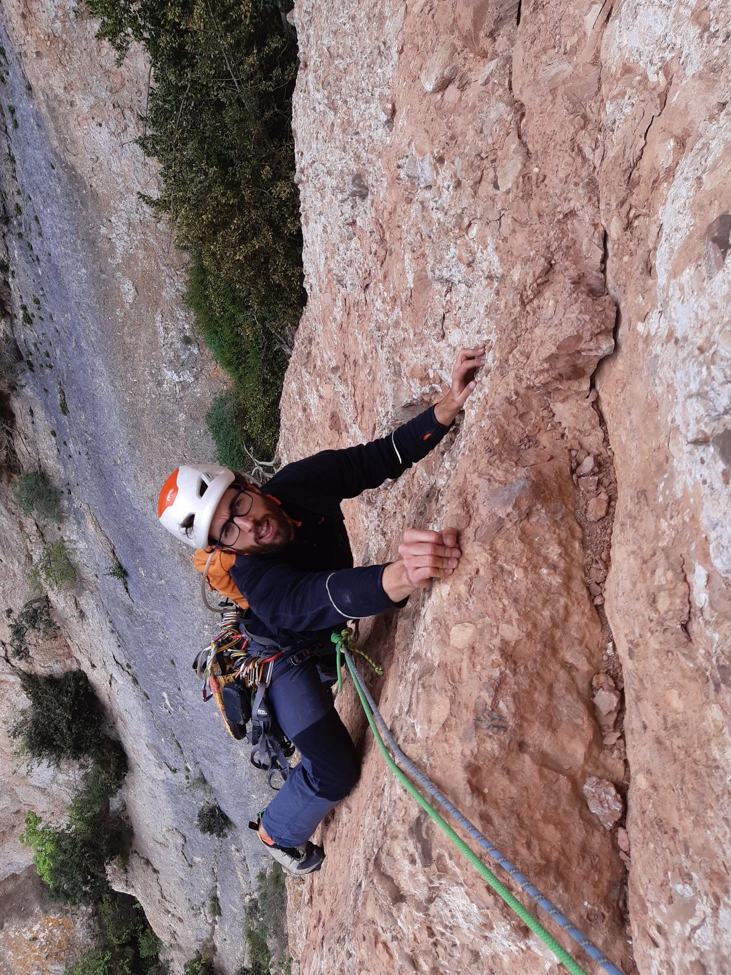 Imatges escalant a Montserrat de Jordi Pina, autor del llibre "Metres avall"