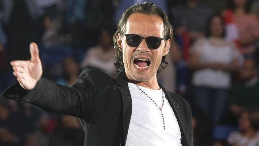 Arde un lujoso yate de Marc Anthony en Miami