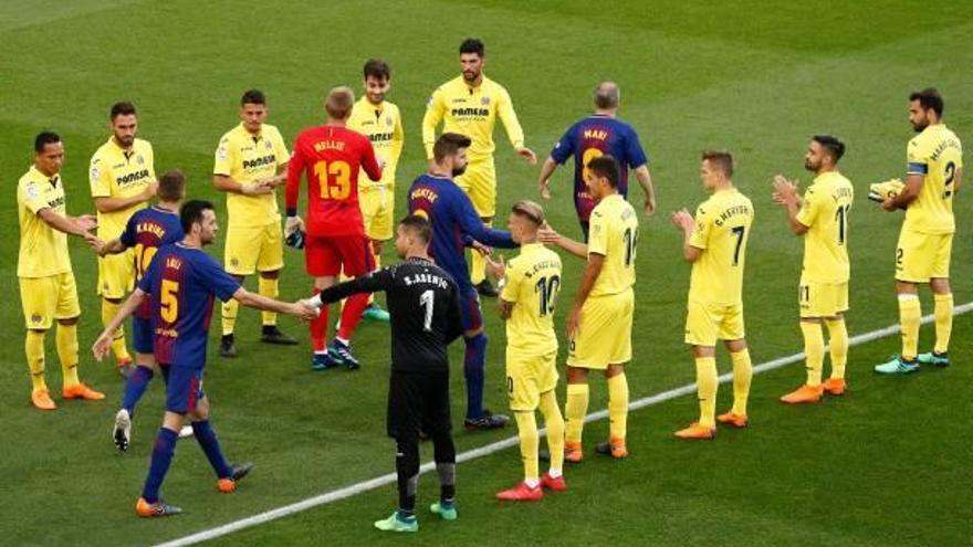 El Villarreal le hizo el pasillo al Barcelona antes del encuentro.