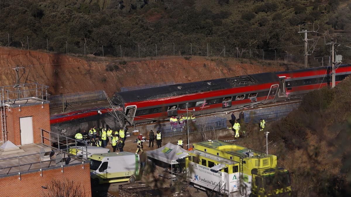 Así trabaja la Guardia Civil en el lugar del accidente de trenes en Adamuz (Córdoba)