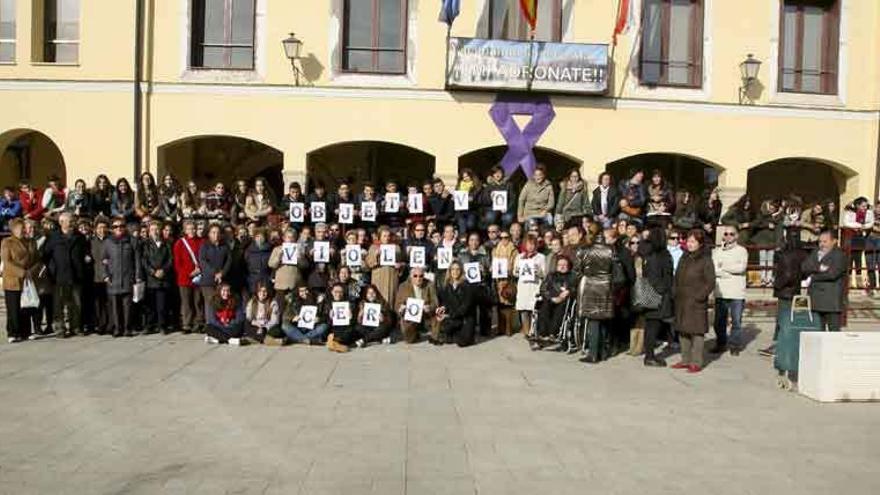 Villalpando y Fermoselle se suman a las concentraciones contra la violencia de género