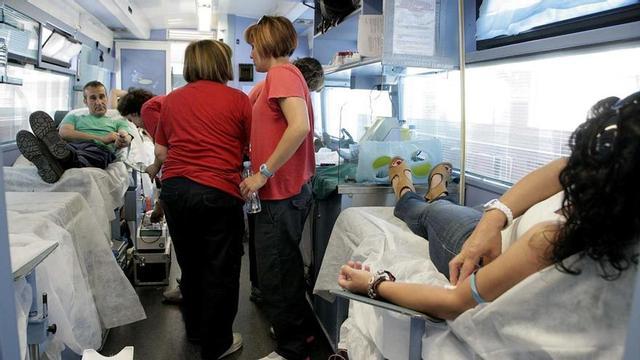 Interior de un autobús para donar sangre.