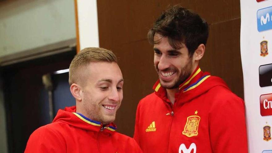 Gerard Deulofeu y Javi Martínez, ayer antes de la rueda de prensa con la selección.