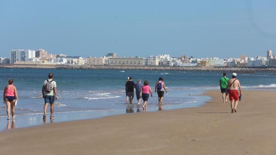 Ante el mar de Cádiz, de cálido asueto