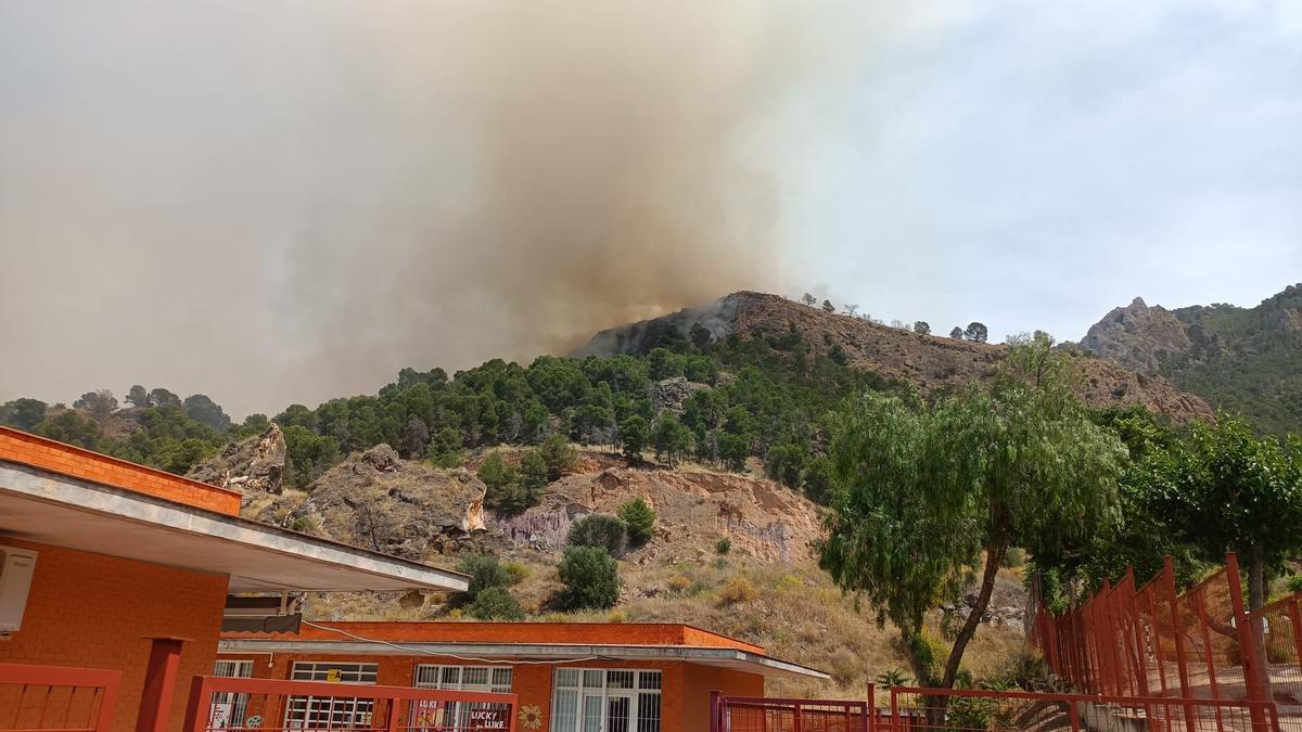 Las imágenes del grave incendio forestal en Los Garres (Murcia)