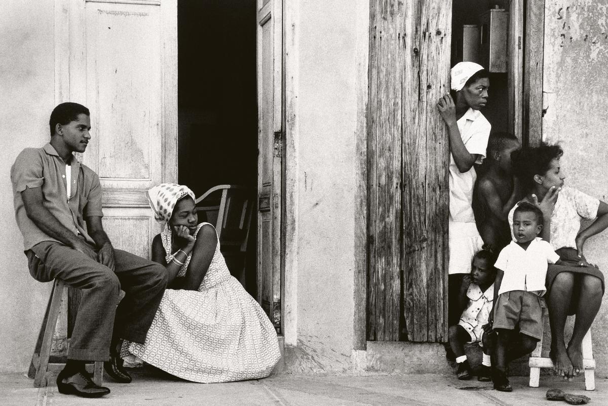 ’En la acera’, Santiago de Cuba, 1964.