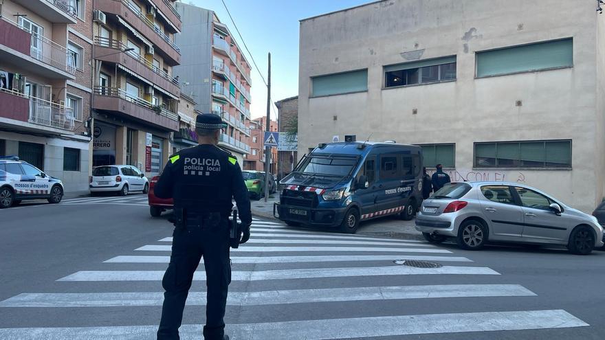 Desallotgen un bloc ocupat del carrer Sant Blai de Manresa que generava conflictivitat