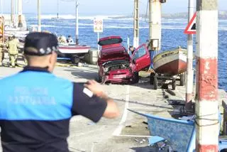 Sufre una indisposición al volante y el choque contra una lancha evita que su coche se precipite al mar en O Portiño