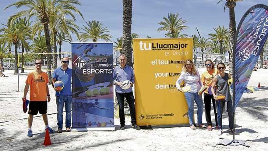 Momento de la presentación de las actividades deportivas sobre la arena.