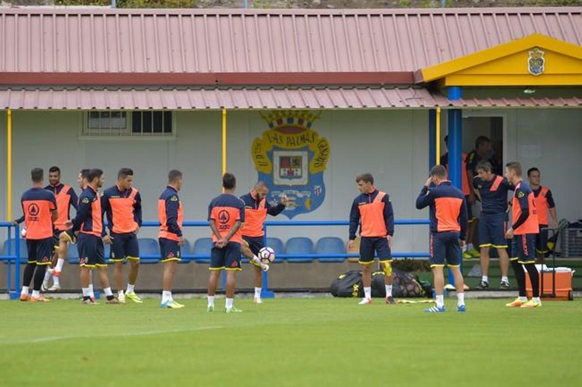 Entrenamiento de la UD Las Palmas, con el nuevo ... Entrenamiento de la UD Las Palmas, con el nuevo ...