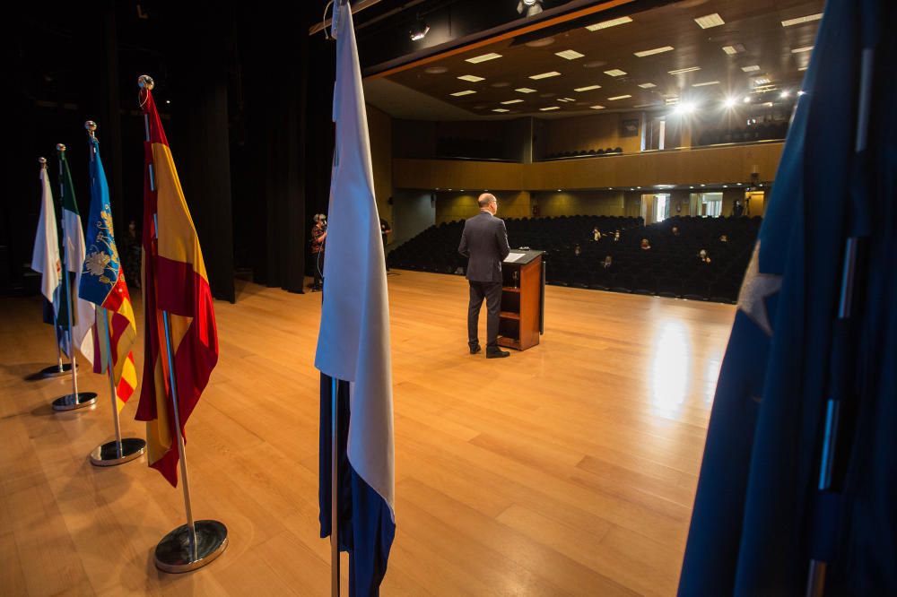 Acto de clausura del curso de la Universidad de Alicante presidido por el rector Manuel Palomar.