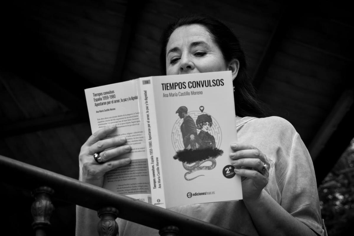 Ana María Castillo y su libro 'Tiempos convulsos'