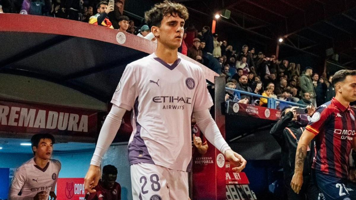 Selvi partió de inicio en el debut copero ante el CD Extremadura