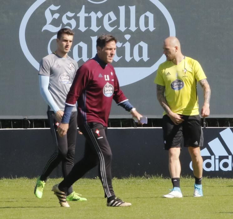 El entrenador argentino estuvo de buen humor y participó en los ejercicios junto a los jugadores en su último entrenamiento en A Madroa