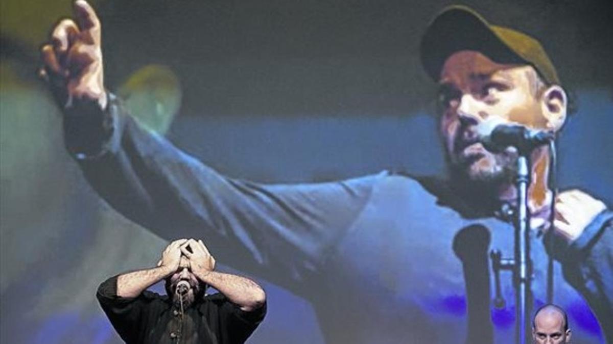 Salva Soler, poeta, músico y actor, campeón del Poetry Slam de esta temporada, recita un poema, el pasado sábado en el CCCB.