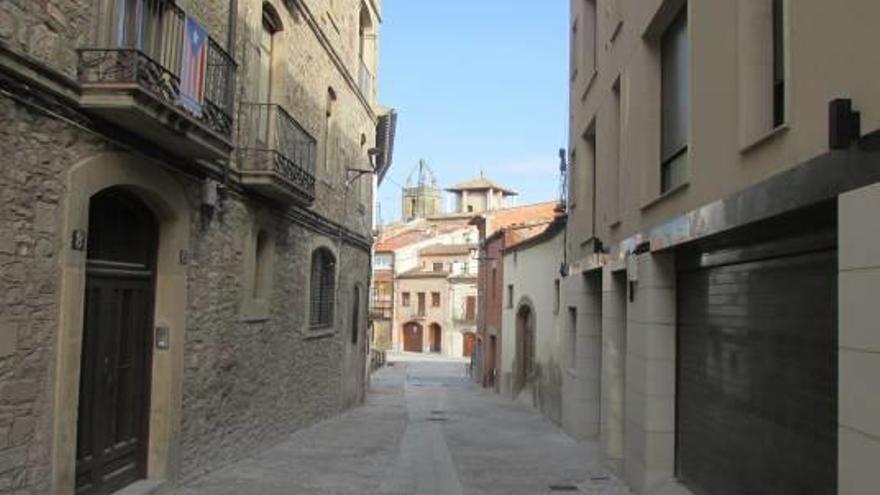 Sant Fruitós reobre el carrer Padró, encara en obres