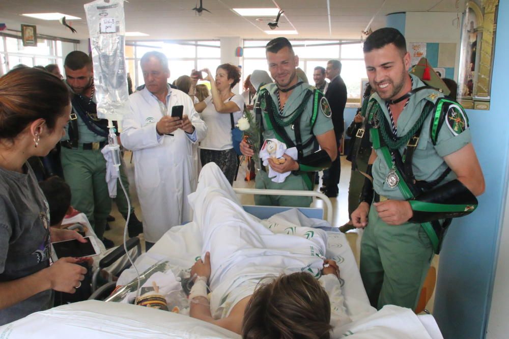 Visita de la Legión a los niños ingresados en el Hospital Materno.