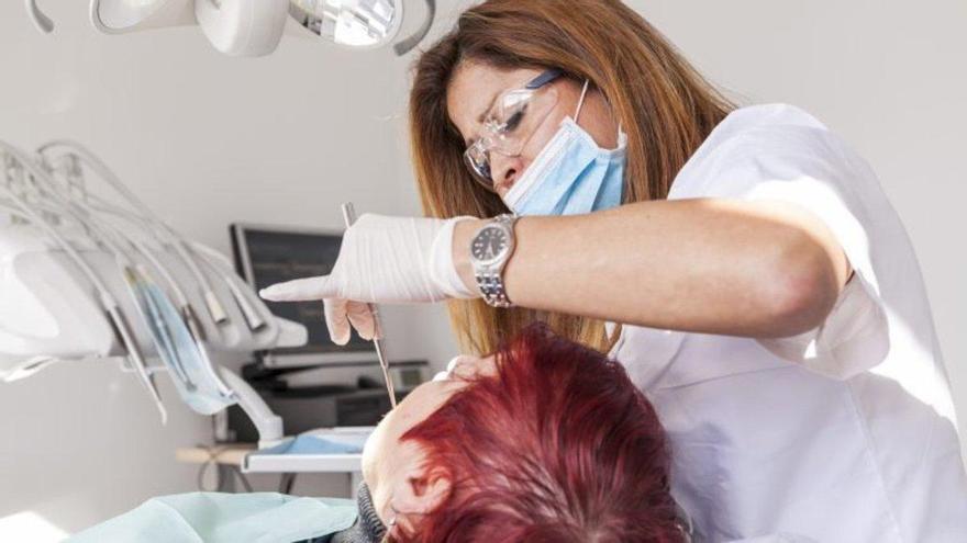 Preocupació per l’augment «desmesurat» de dentistes en l’última dècada